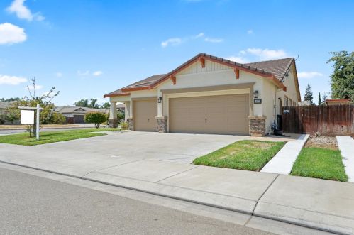 453 Ruess Rd, Ripon, CA 95366-3631