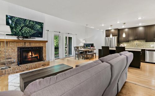 205 Country Ln, Des Plaines, IL 60016-8805