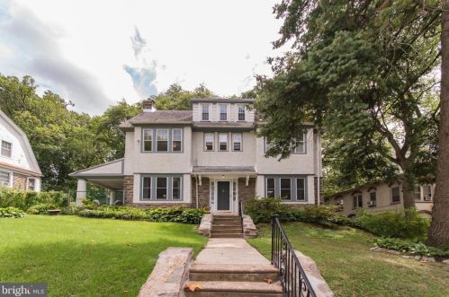 6351 8th St, Philadelphia, PA 19126-3704