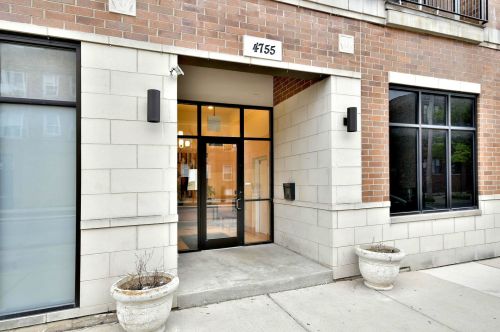 4755 Washtenaw Ave, Chicago, IL 60625-8815