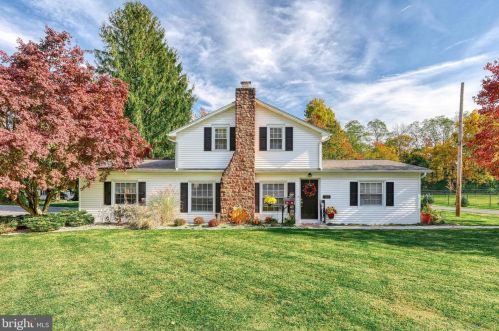132 Old Mill Rd, Ephrata, PA 17522-1809