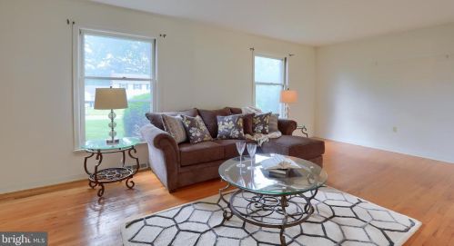 1343 Country Club Dr, Lancaster PA  17601-5209 exterior