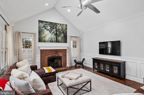 3 Kings Ln, Tavistock NJ 08033-1230 exterior