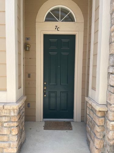 4221 Blackhawk Cir, Denver, CO 80014-8107