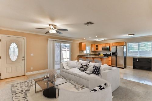 1133 Persimmon Ave, El Cajon, CA 92021-4884