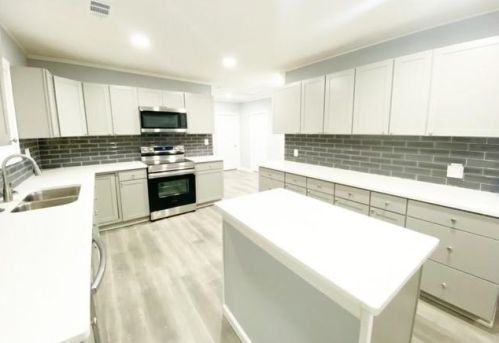 5670 Feldwood Rd, Atlanta GA  30349-2865 exterior