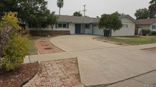 5642 College Ave, Fresno, CA 93704-2034