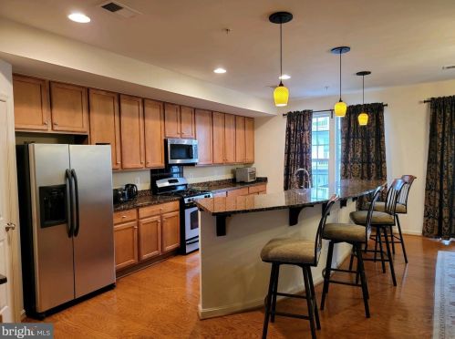 7836 Cedar Branch Dr, Gainesville, VA 20155-1991