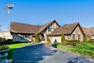 2601 Midland Dr, Naperville, IL 60564-8513