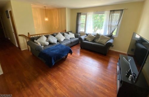8 Lingert Ave, Clinton, NJ 08809-1219