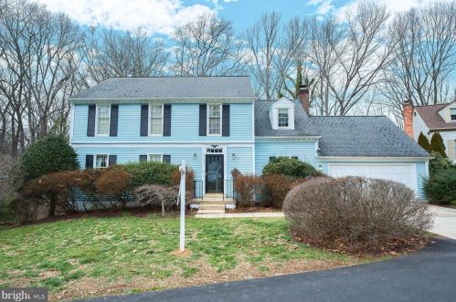 5702 Wooden Hawk Ln, Springfield, VA 22015-2924