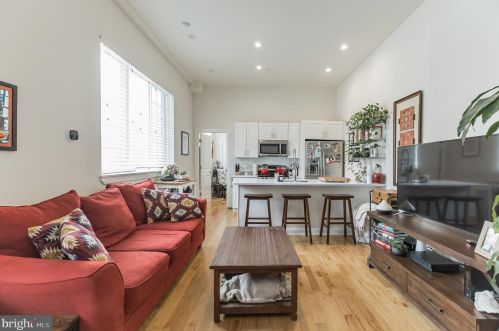 2352 Federal St, Philadelphia, PA 19146-4124