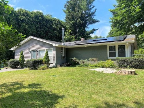 5 Ash Dr, Gales Ferry, CT 06335-1703