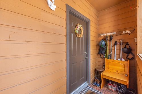 11679 Snowpeak Way, Truckee, CA 96161-7064