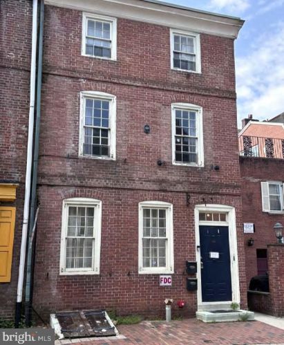 128 Lombard St, Philadelphia, PA 19147-1602
