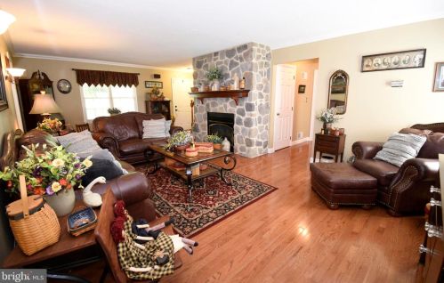 3330 Crooked Wind Ln, York, PA 17404-8377