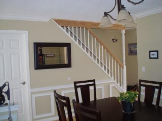 3 Whitney Ln, Glastonbury, CT 06033-2060