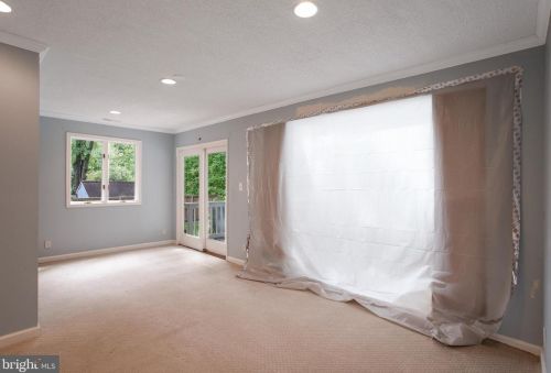 6812 Landor Ln, Springfield VA  22152-3333 exterior