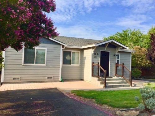 155 Mace Rd, Medford, OR 97501-1223