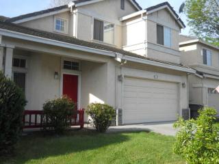 1728 Laurelgrove Ln, Tracy, CA 95376-5321
