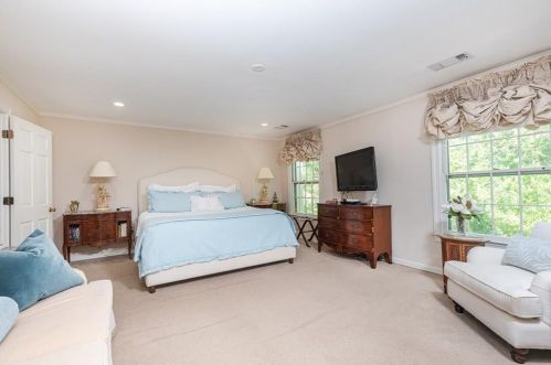 31 Mooregate Sq, Atlanta GA  30327-1539 exterior