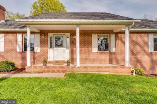 57 Midway Farm Ct, Charles Town, WV 25414-4213