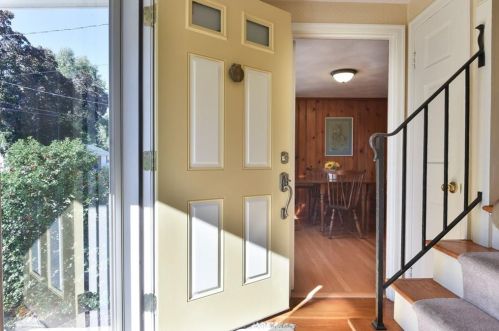 8 Friendly Dr, Warwick, RI 02888-2908