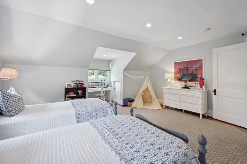 445 Clifton Rd, Atlanta GA  30307-1705 exterior