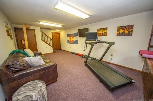 6 Shady Dell Ln, Somers CT  06071-2136 exterior