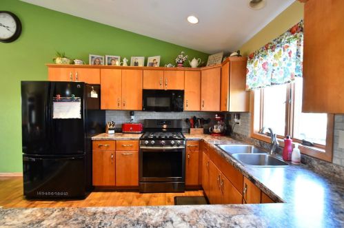 203 10th St, Goodhue, MN 55027-5059