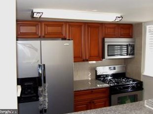 601 Lombard St, Philadelphia PA  19147-1416 exterior