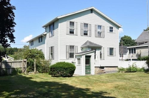 33 Randolph Ave, Tiverton, RI 02878-1527