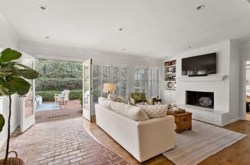 4045 Arden Way, Atlanta GA  30342-3954 exterior
