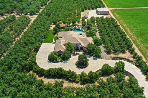 3882 Toomes Rd, Modesto, CA 95358-8946