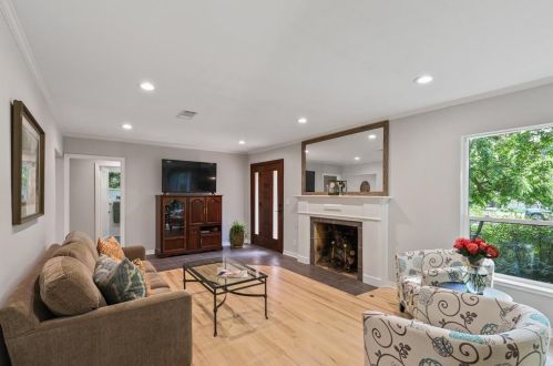 1440 El Campo Dr, Dallas TX  75218-3520 exterior