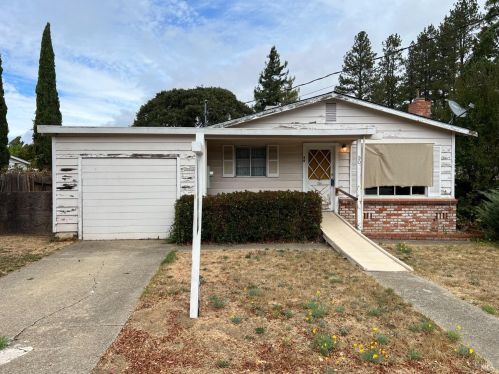 90 Holly St, Willits, CA 95490-4202