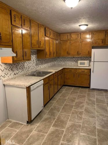 2120 Fairway Ct, Conyers GA  30013-2138 exterior