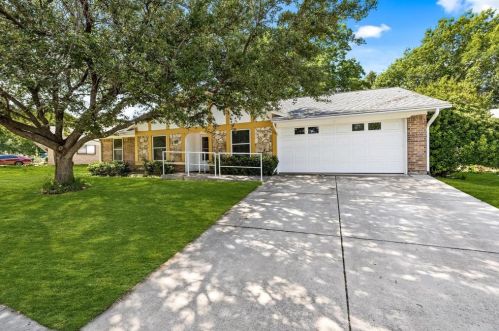 2110 Bordeaux Dr, Carrollton TX 75007-5501 exterior