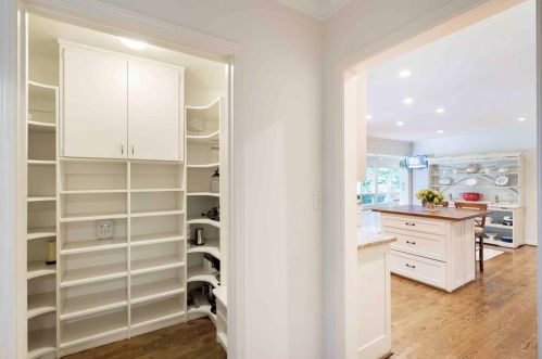 4247 Harrogate Dr, Atlanta GA  30327-3624 exterior
