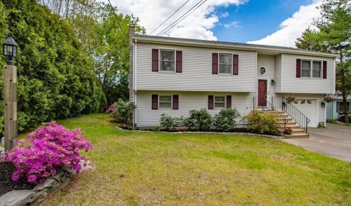10 Pilgrim Rd, Quaker Hill, CT 06375-1321