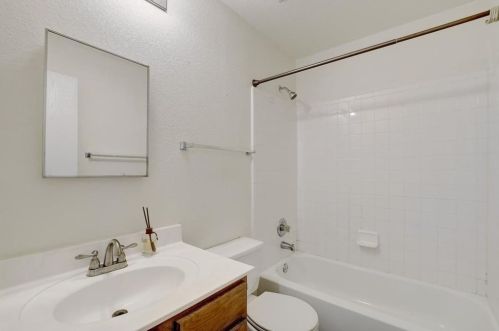 400 Masonwood Dr, Uhland TX 78640-4609 exterior