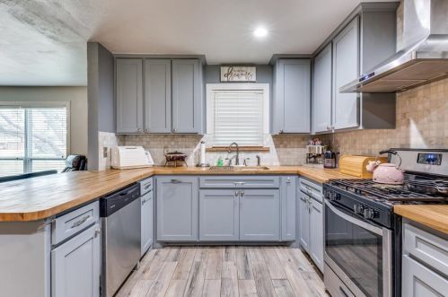 6300 Basswood Dr, Fort Worth TX  76135-1703 exterior