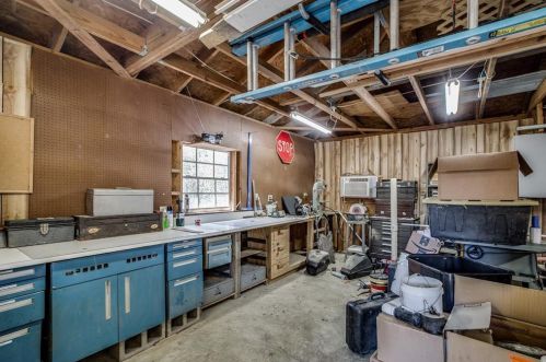 2433 Coachlight Ln, Conroe TX  exterior