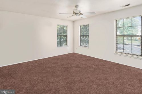 92 Wyndham Pl, Trenton NJ 08691-3127 exterior