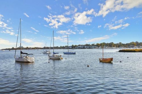 100 Seaview Ave, Norwalk CT  06855-2301 exterior