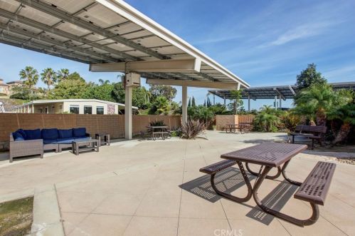 20701 Beach Blvd, Huntington Beach CA  92648-4908 exterior