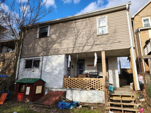 313 Linden St, Vandergrift, PA 15690-1413