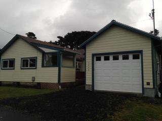 1440 Thompson St, Newport, OR 97365-2432