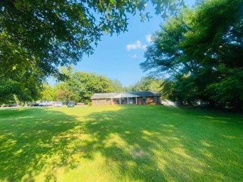 684 Cherokee Rd, Social Circle, GA 30025-2876