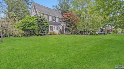 29 Irving St, Ridgewood, NJ 07450-3318